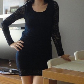 Černé krajkové šaty