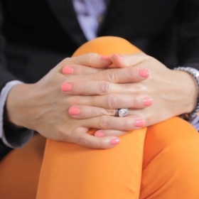 Barva laku jako má Gwyneth Paltrow v kampani pro Lindex