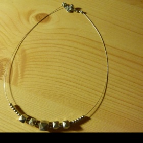 Stříbrný náhrdelník s kostičkama Kenvelo - foto č. 1