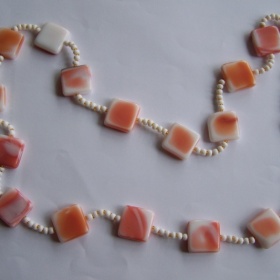 Růžový náhrdelník