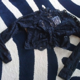 Černé krajkové bolerko