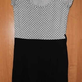 Puntíkované černé šaty Kenvelo