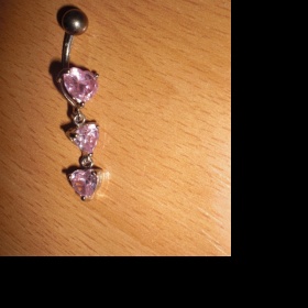 Visací piercing do pupíku se srdíčky I am
