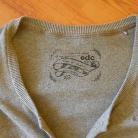 Šedý svetřík s nařasenými rukávy Esprit - foto č. 1