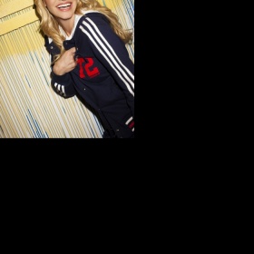 Kde sehnat mikinu Adidas Dary Rolins