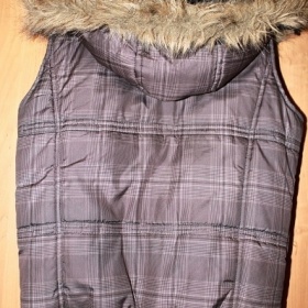 Šedá vesta s kapucí clockhouse