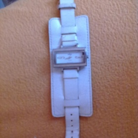 Bílé hodinky s páskem  Bentime