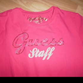 Růžové tričko Guess