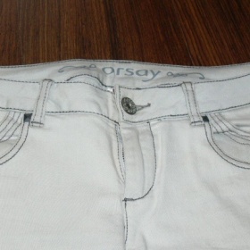 Světlé skinny jeany Orsay - foto č. 1