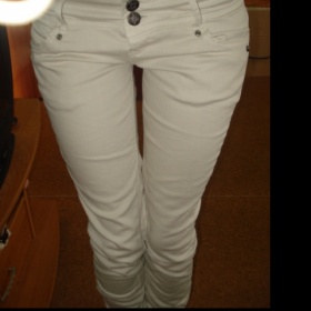 Džíny přírodní barvy Bershka