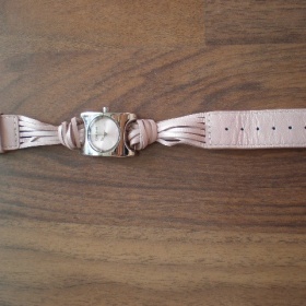Růžové hodinky Morgan - foto č. 1