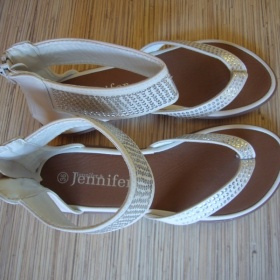 Bílé kotníkové sandály s flitry - foto č. 1