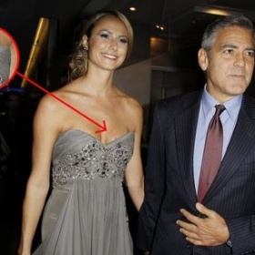 Čím připevnit šaty bez ramínek ke kůži, aniž bych je poškodila?