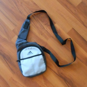 Šedá menší crossbody Adidas - foto č. 1