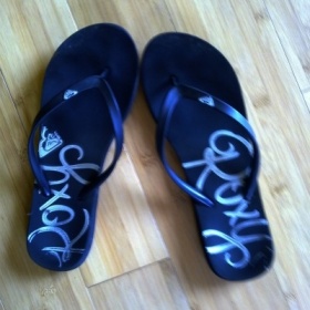 Černé žabky Roxy plážové