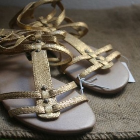 Zlaté sandály  Atmosphere