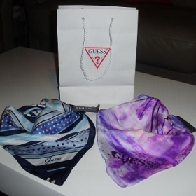 Šátek Guess modrý - foto č. 1