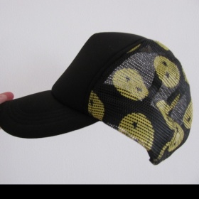 Černá kšiltovka C&A