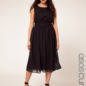 Delší šaty zakrývající kolena