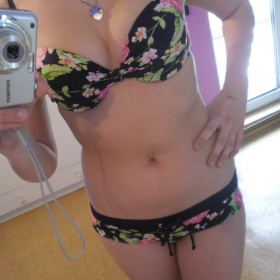 Květované plavky, NYer