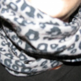 Šedo - černý šátek KIK - foto č. 1