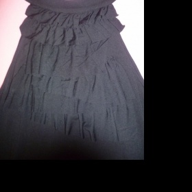 Černý top s volánky bez rukávů  Reseved