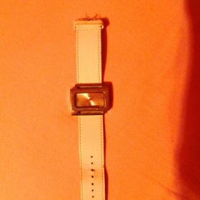 Bílé hodinky Amisu - foto č. 1