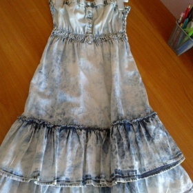 Modrobílé riflové šaty C a A - foto č. 1