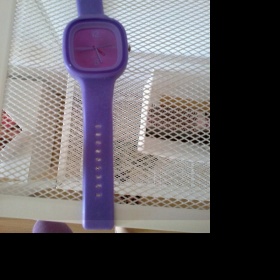 Fialové hodinky z internetu Wayfarer.cz - foto č. 1