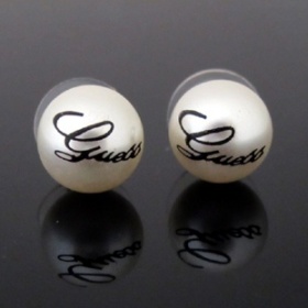 Pecičky, perličky Guess