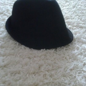 Černý klobouk - foto č. 1