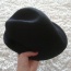 Černý klobouk - foto č. 2