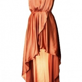 Kde koupit krátké šaty s prodlouženou vlečkou