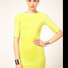 Stejné náramky na obou rukou