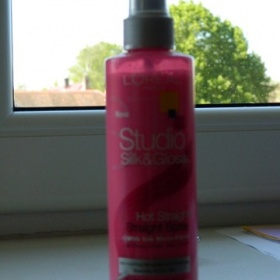 Loreal Studio Silk Gloss Hot Straight Sprej uhlazující