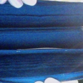 Modrá lesklá peněženka House s bílými puntíky