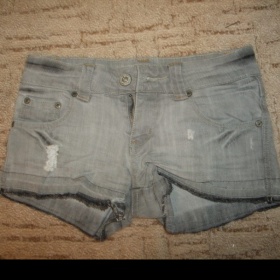 Šedé kraťasy  Clockhouse
