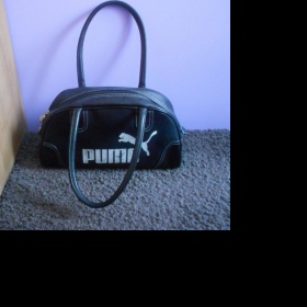 Černá kabelka Puma s bílým potiskem - foto č. 1