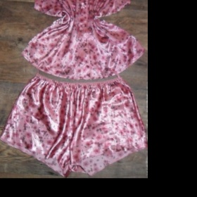 Růžový satén s potiskem pyžamový set F/F