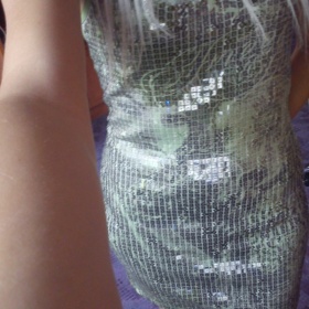 Zelené flitrované šaty - foto č. 1
