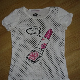 Bílé tričko s krátkými rukávy se rtěnkou a kamínky Tally Weijl