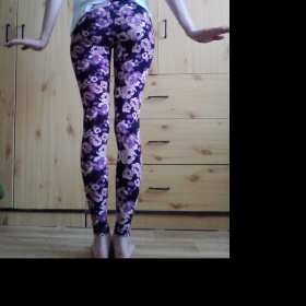 Květované legíny Amisu