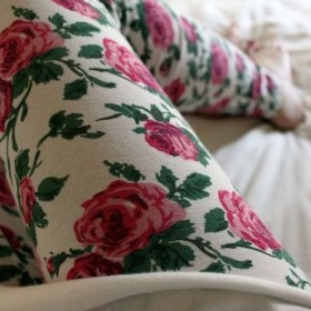 Kde sehnat květinové legíny?