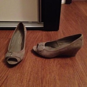 Šedé semišové boty na klínku Graceland - foto č. 1