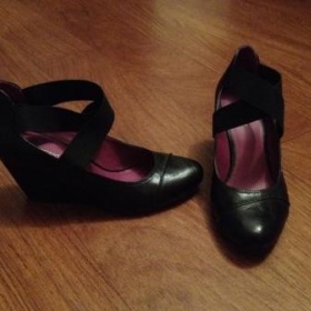 Černé kožené boty na klínku Graceland - foto č. 1