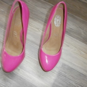 Růžové lodičky na vysokém podpatku s platformou - foto č. 1