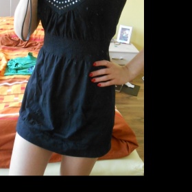 Černé minišatičky se stříbrnými aplikacemi S.Oliver - foto č. 1