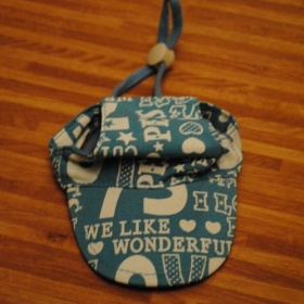 Kšiltovka pro malého pejska - velikost XS (dá se ale roztáhnout)