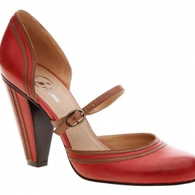 Co nosit k červeným retro botkám?