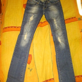 Úzké džíny Amisu